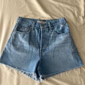 Levi Ribcage Shorts